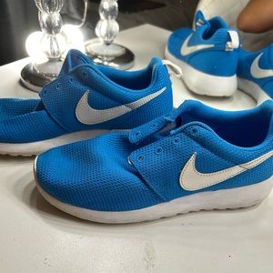 nike glow in the dark roshes